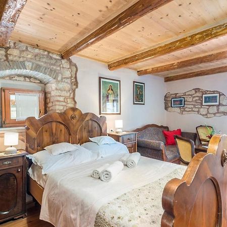 House Peresiji Hotel Стая снимка