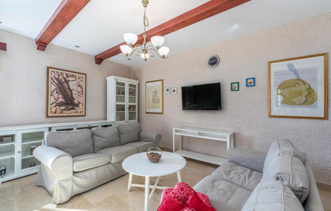 House Peresiji Hotel Стая снимка