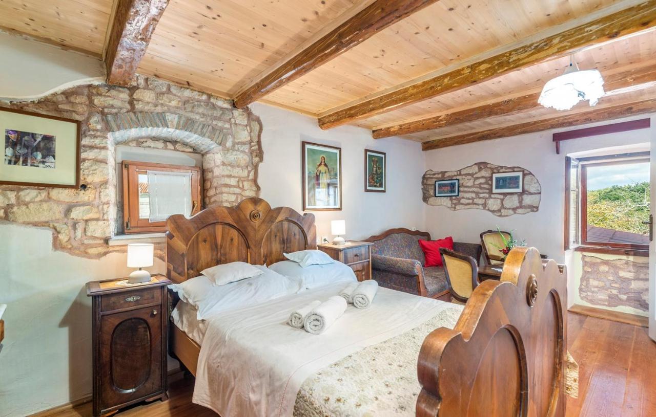 House Peresiji Hotel Стая снимка
