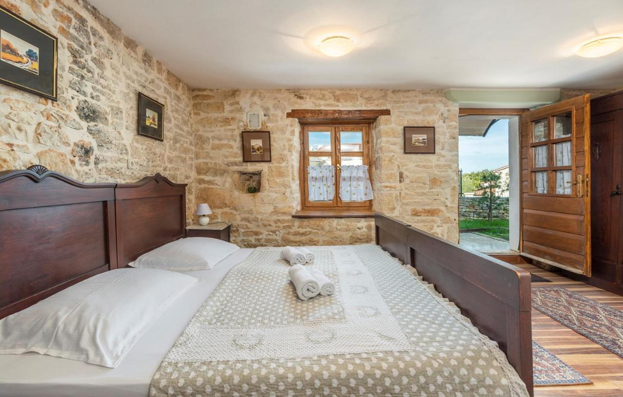 House Peresiji Hotel Стая снимка