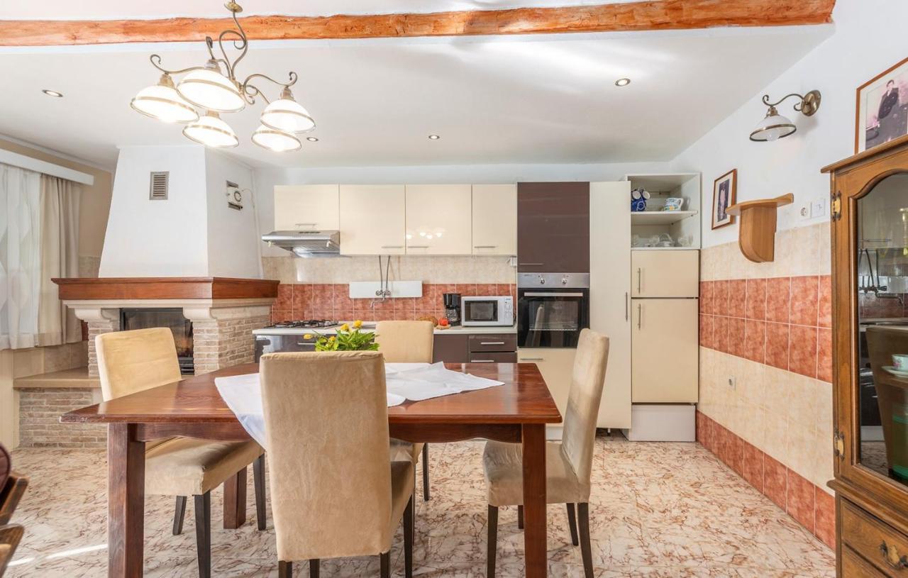 House Peresiji Hotel Стая снимка