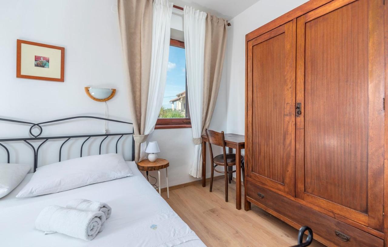 House Peresiji Hotel Стая снимка