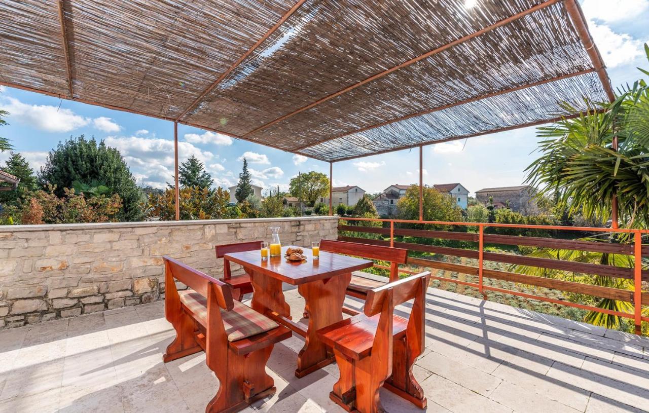 House Peresiji Hotel Стая снимка