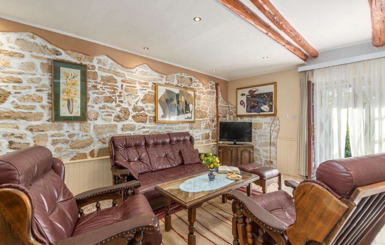 House Peresiji Hotel Стая снимка