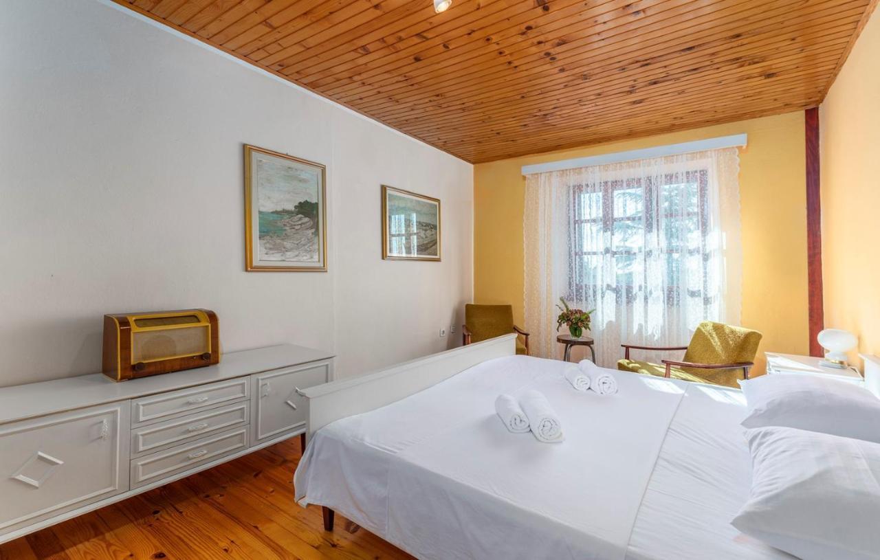 House Peresiji Hotel Стая снимка