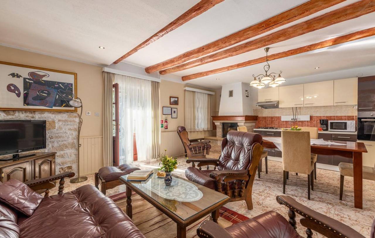 House Peresiji Hotel Стая снимка