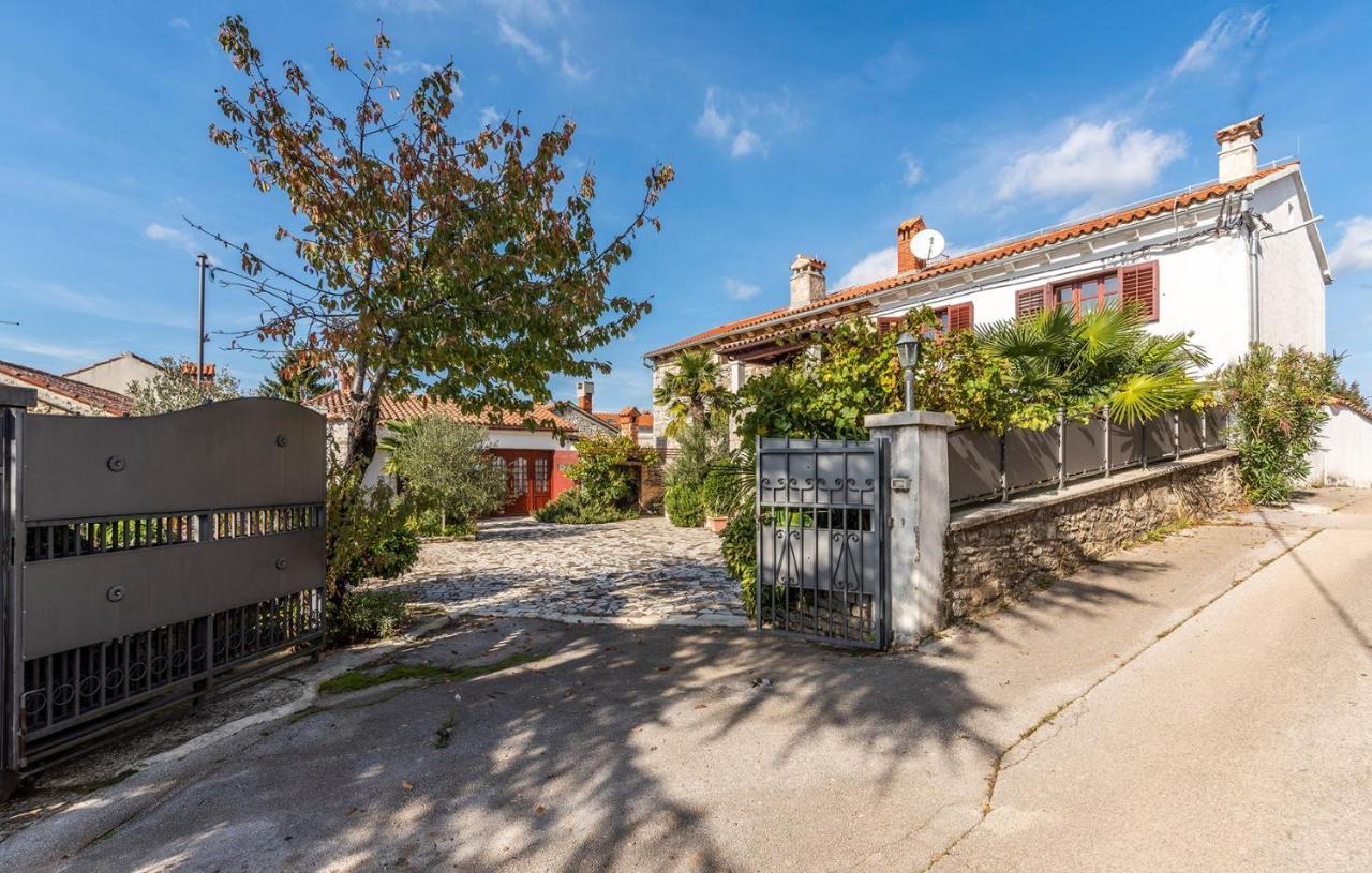 House Peresiji Hotel Стая снимка